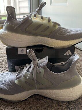 Adidas Ultraboost 22 Men's 8.5/Women's 9.5, Triple Grey (Some discoloration)